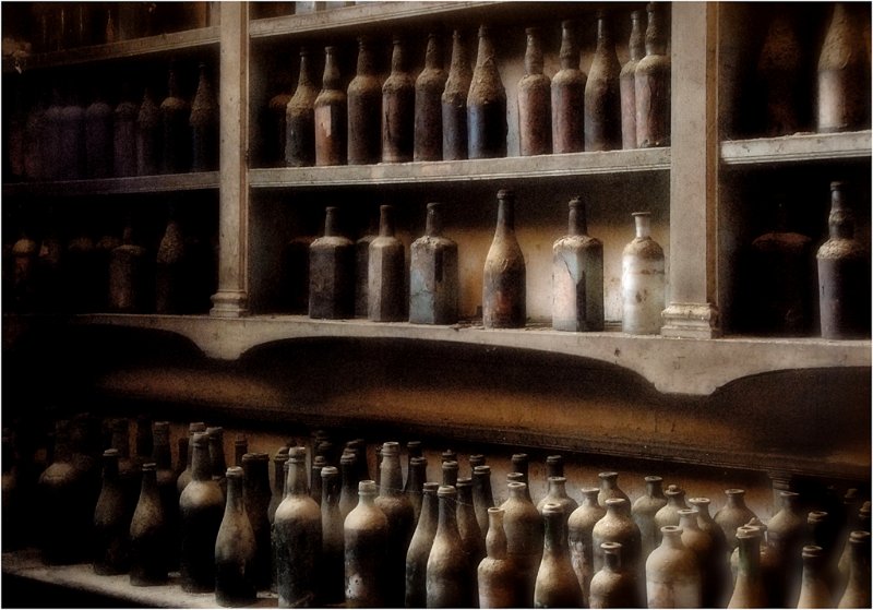 663 - old bottles jerez - CHAMBERS Mike - united kingdom.jpg